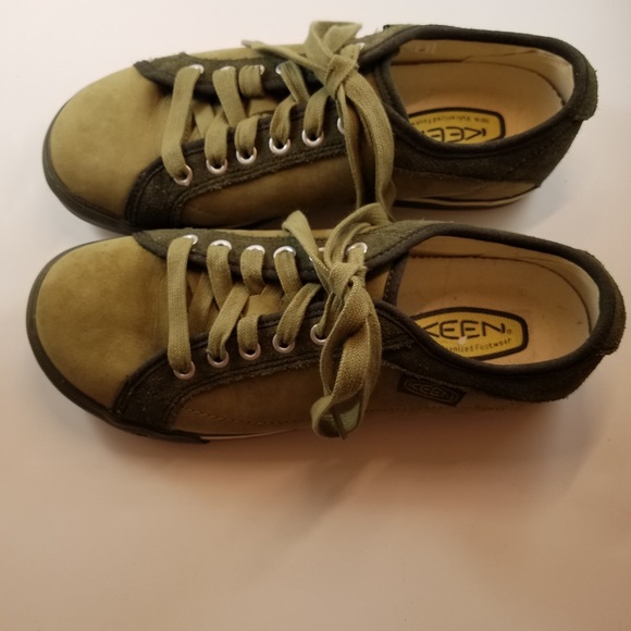 Keen Arcata Woman’s size 8 Olive Green Low Lace - Picture 2 of 3